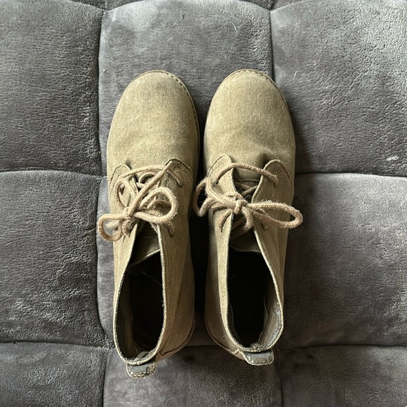 Tan boots - Picture 2 of 5